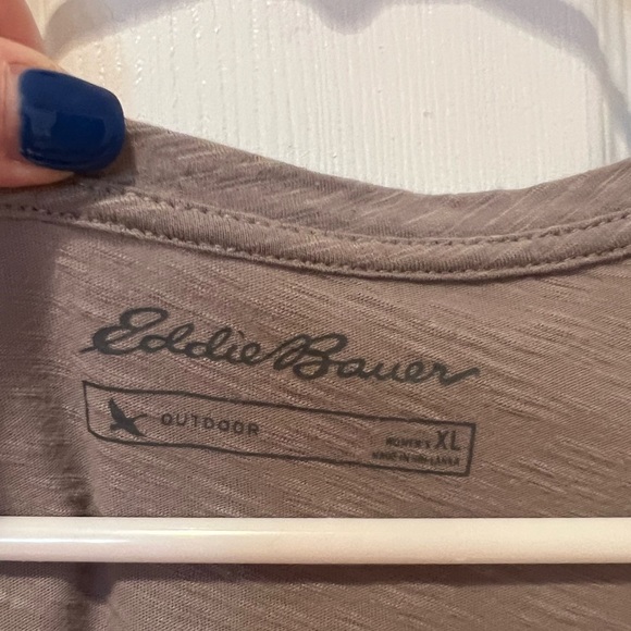 Eddie Bauer ladies short sleeve blouse. Gray color. Size XL - Picture 2 of 3